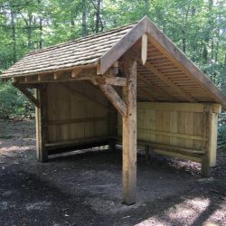 Très belle restauration de deux abris en forêt domaniale de Russy.